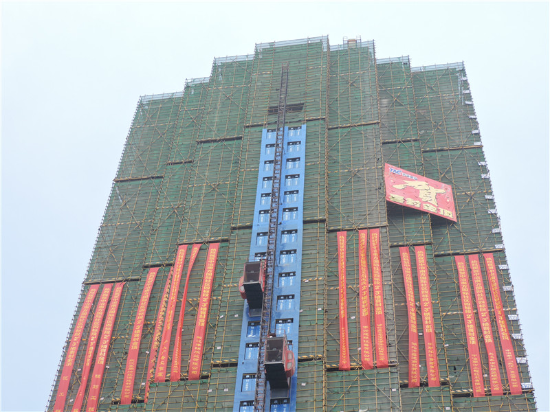 喜報(bào)！中冶南方國(guó)際社區(qū)一期南區(qū)住宅四標(biāo)段項(xiàng)目喜封金頂！