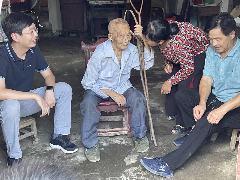 區(qū)人大代表、集團(tuán)副總馮小龍走訪潘塘福利院為老人送關(guān)懷